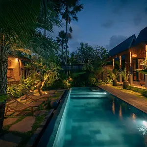 Villa Kubu Kayu